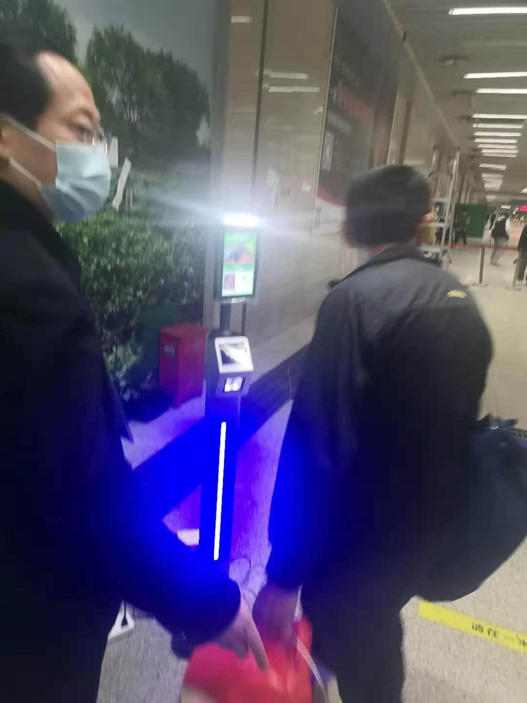 鄭州火車站健康碼核驗一體機